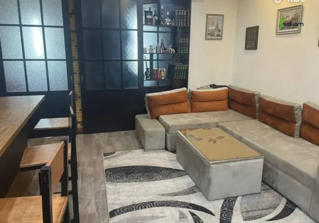 3 սենյականոց բնակարան նորակառույց շենքում Գյուրջյան փողոցում, 70 ք.մ., բարձր առաստաղներ