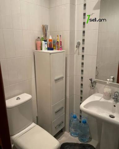 6 սենյականոց բնակարան նորակառույց շենքում Բաբայան փողոցում, 180 ք.մ., 2 սանհանգույց