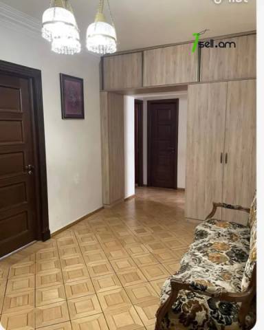 4 սենյականոց բնակարան Դավիթ Անհաղթի փողոցում, 107 քմ, նախավերջին հարկ, կապիտալ վերանորոգված