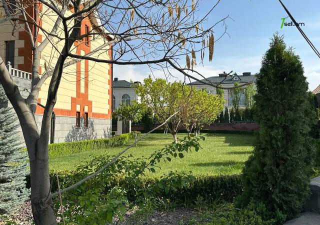 Երեք հարկանի տուն, Վահագնի Թաղամաս Աջափնյակում, 500 ք.մ., 3+ սանհանգույց