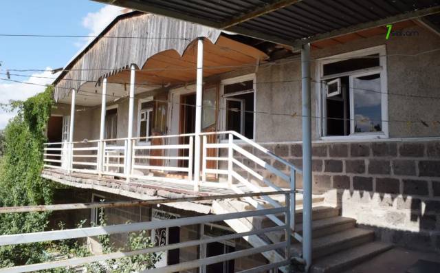 Երկու հարկանի քարե տուն, Պավլովի փողոցի 2-րդ նրբանցք Գյումրիում, 286 ք.մ., 2 սանհանգույց