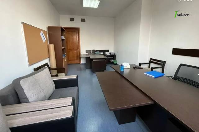 Գրասենյակային տարածք Պարոնյան փողոցում կենտրոնում, 95 ք.մ.