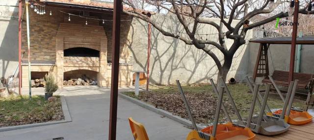 Երկու հարկանի քարե տուն Գաջեգործների փողոցում Էրեբունիում, 120 քմ, կապիտալ վերանորոգված