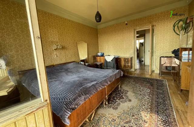 3 սենյականոց բնակարան Կոմիտասի պողոտայում, 99 ք.մ., մի քանի պատշգամբ, նախավերջին հարկ, քարե շենք