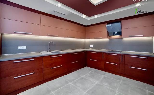 4 սենյականոց բնակարան Նալբանդյան փողոցում, 144 քմ, 2 սանհանգույց, բարձր առաստաղներ