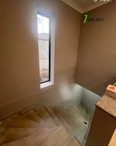 Երկու հարկանի տուն Առինջ 21-րդ փողոցում Առինջում, 12 քմ, 2 սանհանգույց, մասնակի վերանորոգում