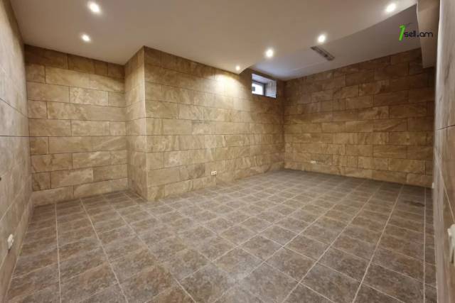 Երկու հարկանի քարե տուն, Նոյ թաղամաս Աջափնյակում, 400 ք.մ., 3+ սանհանգույց, եվրովերանորոգված