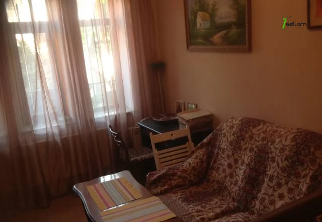 Երկու հարկանի քարե տուն Վարշավյան փողոցում Քանաքեռ Զեյթունում, 800 ք.մ., կապիտալ վերանորոգված