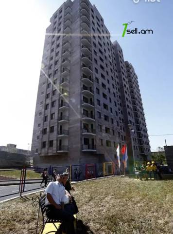 3 սենյականոց բնակարան նորակառույց շենքում Պարույր Սևակի փողոցում, 88 ք.մ., 2 սանհանգույց