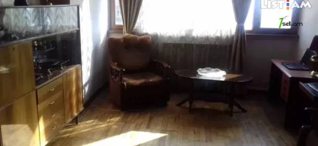 1 սենյականոց բնակարան Վաղարշ Վաղարշյան փողոցում, 42 ք.մ., 5/9 հարկ, մասնակի վերանորոգում