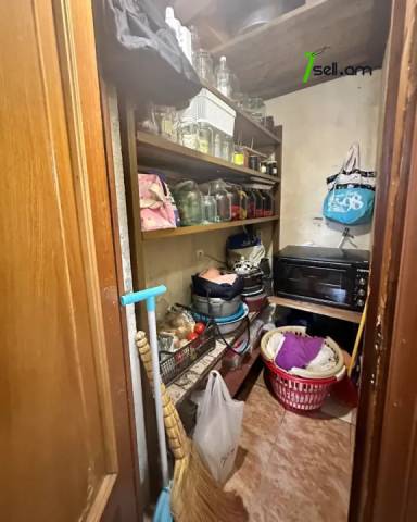 Մեկ հարկանի քարե տուն Զովունի 39 փողոցում Զովունիում, 330 ք.մ., կապիտալ վերանորոգված