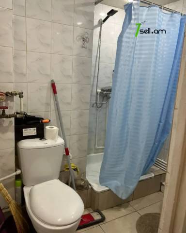 2 սենյականոց բնակարան Մուրացանի փողոցում, 54 ք.մ., 2/5 հարկ, կապիտալ վերանորոգված, քարե շենք