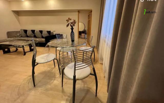 2 սենյականոց բնակարան Թումանյան փողոցում, 60 քմ, բարձր առաստաղներ, կապիտալ վերանորոգված