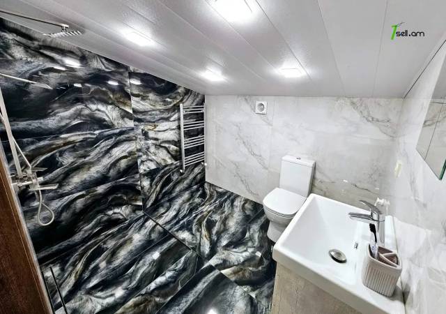 Երեք հարկանի քարե տուն Նոր Արեշի 2րդ փողոցում Էրեբունիում, 450 ք.մ., 3+ սանհանգույց