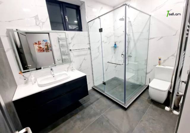 Երկու հարկանի քարե տուն Գոգոլի փողոցում Քանաքեռ Զեյթունում, 650 ք.մ., 3+ սանհանգույց