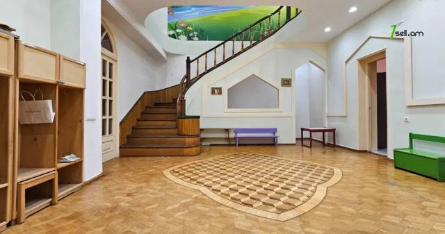 Բազմաֆունկցիոնալ գույք Ազատության պողոտայում Արաբկիրում, 900 քմ