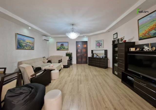 Երեք հարկանի քարե տուն Կարապետյան փողոցում Աջափնյակում, 470 ք.մ., 3+ սանհանգույց