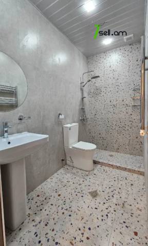 Գրասենյակային տարածք Այգեստանի 10րդ փողոցում կենտրոնում, 220 ք.մ.