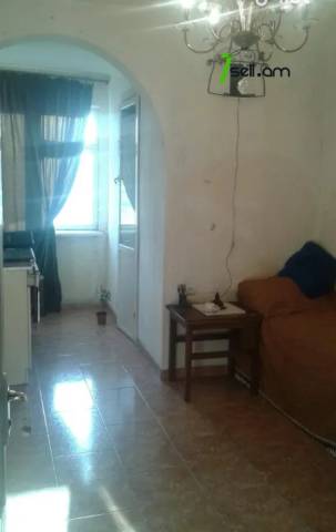 5 սենյականոց բնակարան Լեփսիուսի փողոցում, 105 ք.մ., նախավերջին հարկ, քարե շենք