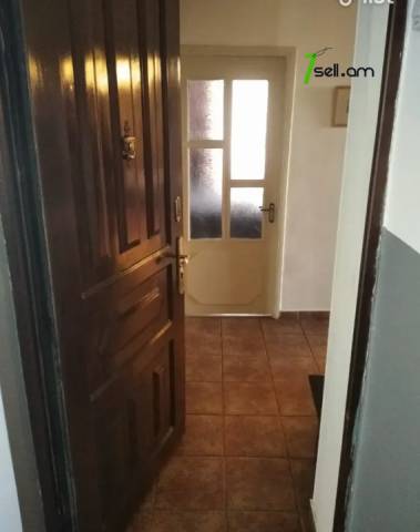 3 սենյականոց բնակարան, Դավիթ Մալյան փողոցի նրբանցք, 73 ք.մ., կապիտալ վերանորոգված, քարե շենք