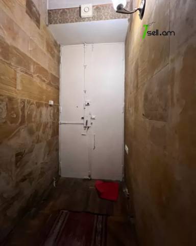 4 սենյականոց բնակարան Արամի փողոցում, 116 ք.մ., 2 սանհանգույց, մի քանի պատշգամբ, 2/5 հարկ, քարե շենք