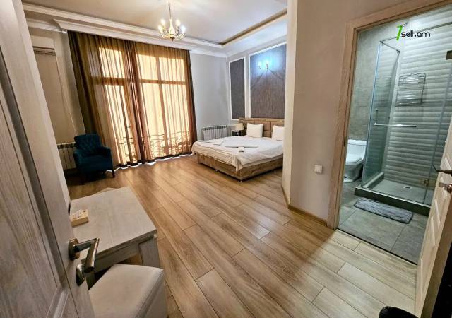 Երեք հարկանի քարե տուն Նար-Դոսի փողոցում կենտրոնում, 1510 ք.մ., 3+ սանհանգույց, կապիտալ վերանորոգված