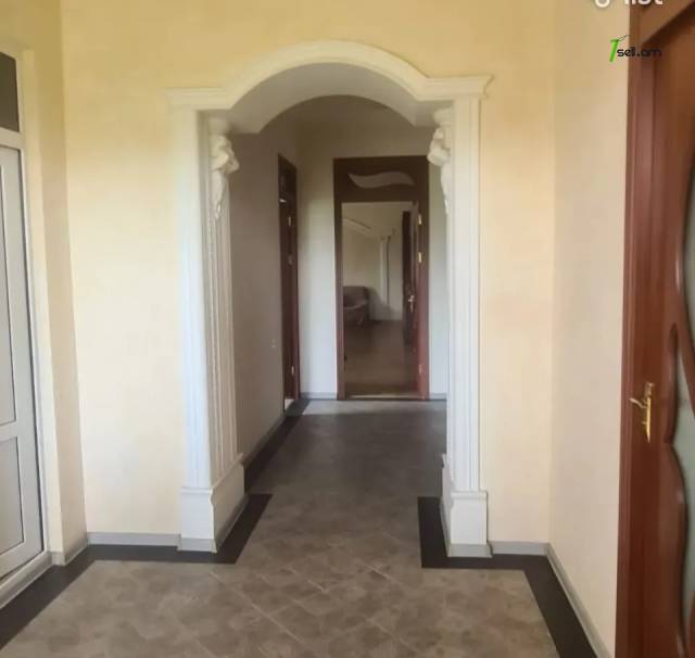 Երկու հարկանի տուն Կնունյանց փողոցում Եղվարդում, 300 քմ, 3+ սանհանգույց, կապիտալ վերանորոգված