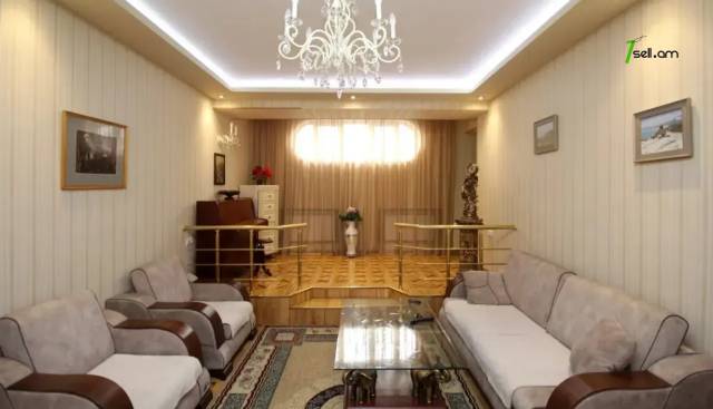 Երկու հարկանի քարե տուն Լուսինե Զաքարյան փողոցում Նորք Մարաշում, 343 քմ, 2 սանհանգույց