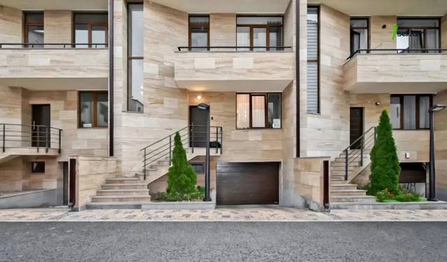 Երկու հարկանի թաունհաուզ Ծարավ Աղբյուր փողոցում Ավանում, 270 քմ, 3+ սանհանգույց