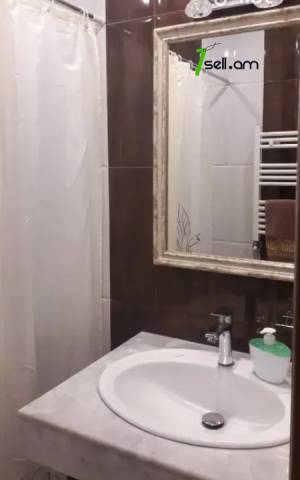 6 սենյականոց բնակարան Լվովյան փողոցում, 200 ք.մ., 2/5 հարկ, 2 սանհանգույց, բարձր առաստաղներ