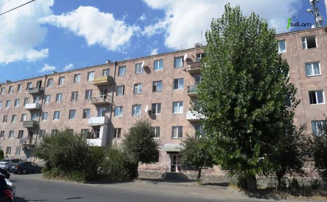 3 սենյականոց բնակարան Միխայիլ Սալտիկով-Շեդրինի փողոցում, 86 ք.մ., քարե շենք