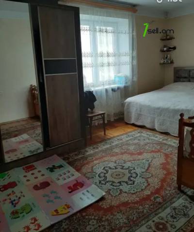 3 սենյականոց բնակարան Զաքարիա Քանաքեռցու փողոցում, 81 ք.մ., կոսմետիկ վերանորոգում, քարե շենք