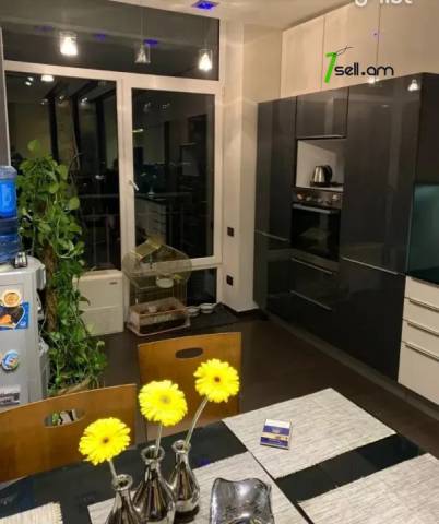 Ընդարձակ 3 սենյականոց բնակարան նորակառույց շենքում Դերենիկ Դեմիրճյան փողոցում, 202 քմ