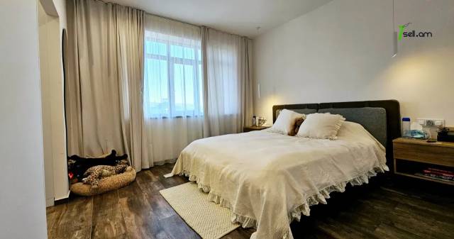 Երկու հարկանի քարե թաունհաուզ Առինջի 4-րդ փողոցում Առինջում, 560 ք.մ., 3+ սանհանգույց