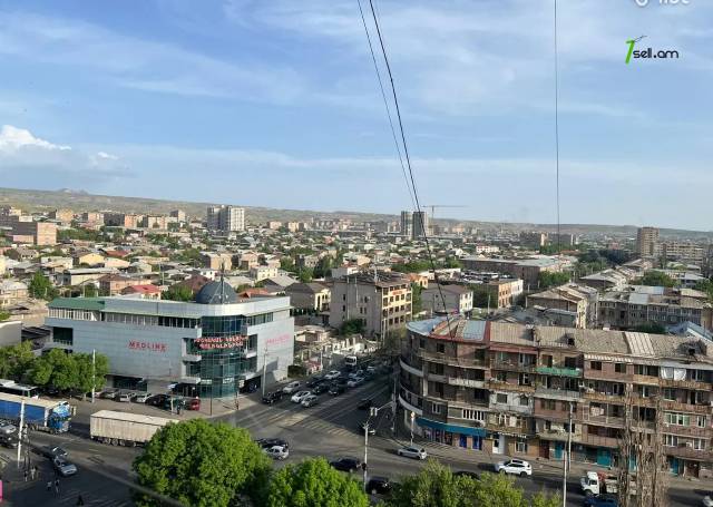 3 սենյականոց բնակարան Արցախի պողոտայում, 79 քմ, 12/14 հարկ, մի քանի պատշգամբ