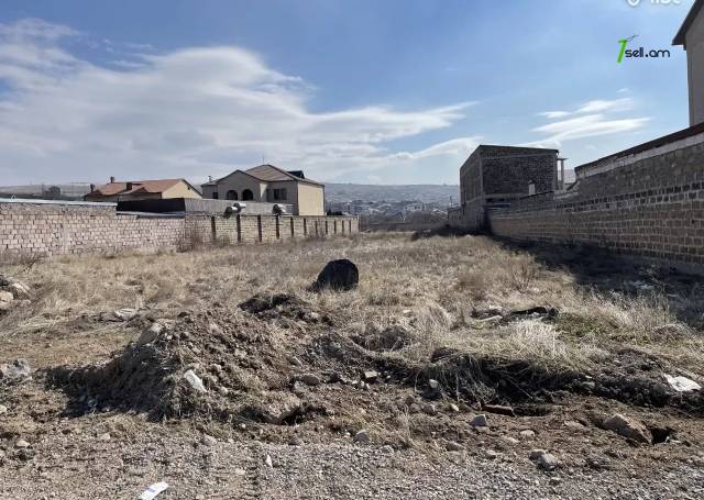 Հողատարածք բնակելի շինությունների համար Խաչատուր Աբովյանի 3-րդ փողոցում Ավանում, 1000 ք.մ.