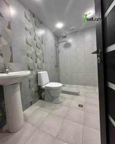 3 սենյականոց բնակարան նորակառույց շենքում Մելքումովի փողոցում, 61 ք.մ., 2/4 հարկ