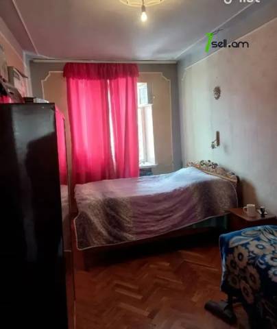 2 սենյականոց բնակարան Բաղյան փողոցում, 55 ք.մ., նախավերջին հարկ, քարե շենք