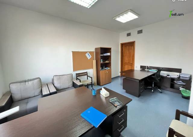 Գրասենյակային տարածք Պարոնյան փողոցում կենտրոնում, 95 քմ