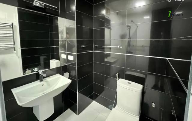 3 սենյականոց բնակարան նորակառույց շենքում Վաղարշ Վաղարշյան փողոցում, 68 ք.մ., 2 սանհանգույց