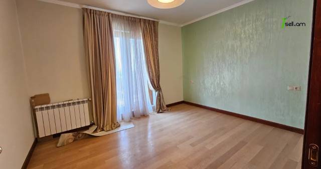 Երկու հարկանի քարե տուն Հայրիկ Մուրադյան փողոցում Արաբկիրում, 460 քմ, 3+ սանհանգույց