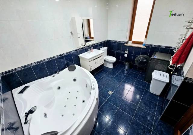 Երեք հարկանի քարե տուն, Նոյ թաղամաս Մալաթիա Սեբաստիայում, 1200 ք.մ., 3+ սանհանգույց