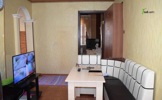 3 սենյականոց բնակարան Շիրակացի փողոցում, 81 ք.մ., 1/3 հարկ, եվրովերանորոգված, քարե շենք