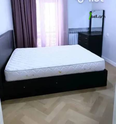 4 սենյականոց բնակարան, Հանրապետության փողոցի 2-րդ նրբանցք, 102 ք.մ., մի քանի պատշգամբ