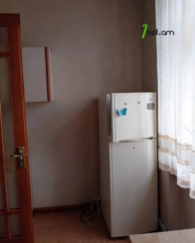 2 սենյականոց բնակարան Թումանյան փողոցում, 60 ք.մ., բարձր առաստաղներ, եվրովերանորոգված, քարե շենք