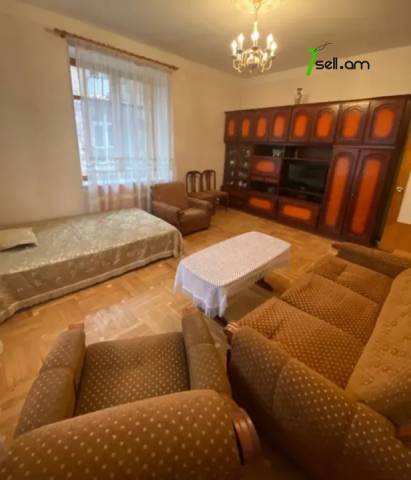 1 սենյականոց բնակարան Չարենցի փողոցում, 45 ք.մ., 2/4 հարկ, կապիտալ վերանորոգված, քարե շենք