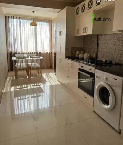 3 սենյականոց բնակարան Աղբյուր Սերոբի փողոցում, 86 ք.մ., 4/16 հարկ, կապիտալ վերանորոգված