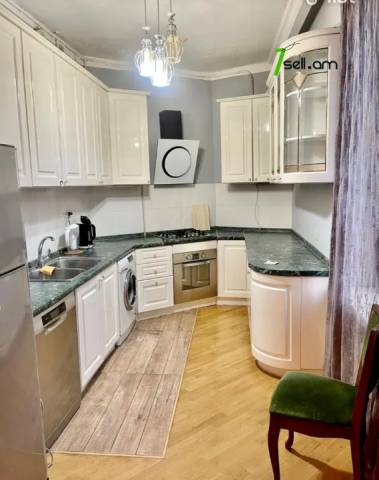 2 սենյականոց բնակարան Բաղրամյան պողոտայում, 60 ք.մ., նախավերջին հարկ, բարձր առաստաղներ