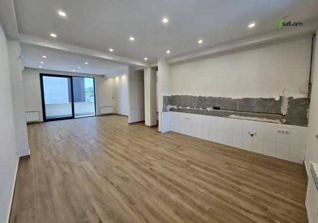 Չորս հարկանի տուն, Հյուսիսային ճառագայթ Արաբկիրում, 660 ք.մ., 3+ սանհանգույց, կապիտալ վերանորոգված