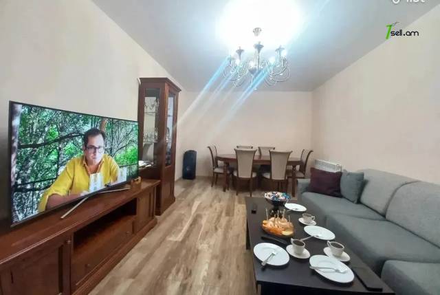 4 սենյականոց բնակարան Լեփսիուսի փողոցում, 90 ք.մ., նախավերջին հարկ, եվրովերանորոգված